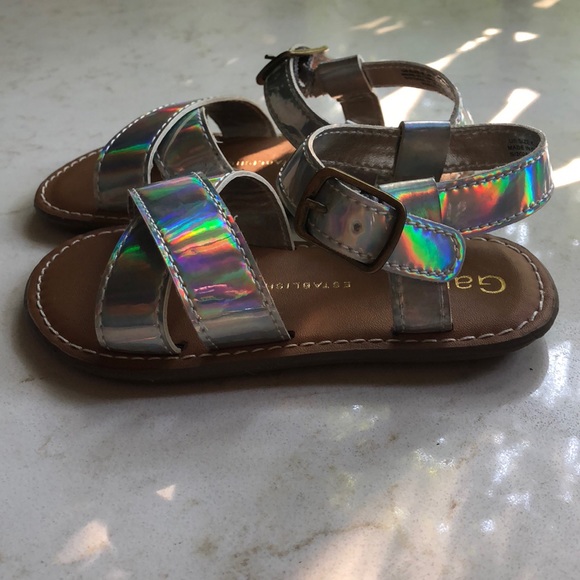 Silver shimmer cross toe sandals NWOT - Picture 3 of 3